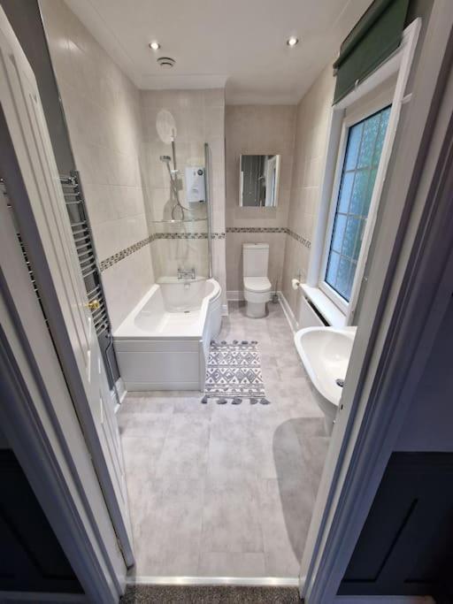 Bailey Estate House Villa Абъргавени Екстериор снимка